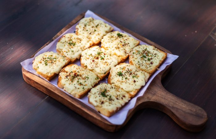 Nutrition facts of garlic bread